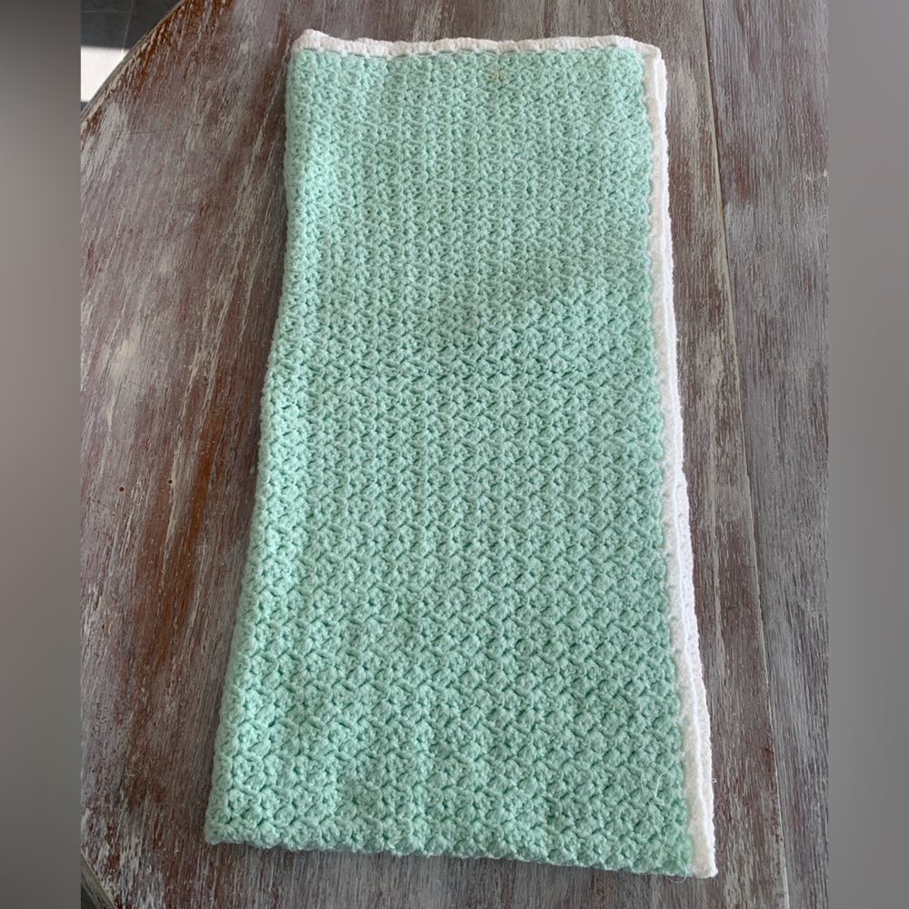 🌿👶 Vintage Handmade Crochet Baby Blanket - Picture 2 of 5